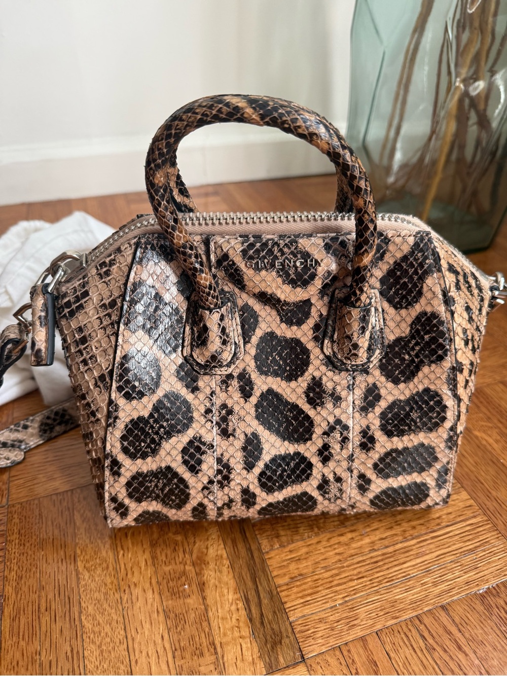 Givenchy Mini Antigona Bag in Python - Picture 4 of 11